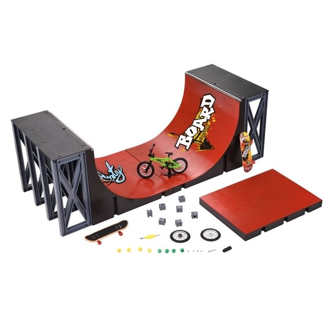 Fingerboard park with Half Pipe ramp