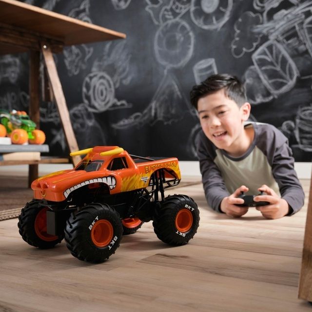RC car Monster Jam El Toro Loco Smoke Effect Monster Truck 1:15 Scale